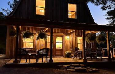 Secluded with Hot tub, Pool table, Arcade, Fishing andTheater Room - Photo 1