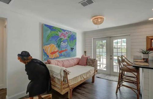 HIDDEN GEM - Family Friendly Pool Home -Welcome - Photo 31