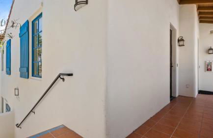 LV105 Upstairs 1 Bedroom Overlooking the Pool - Photo 2