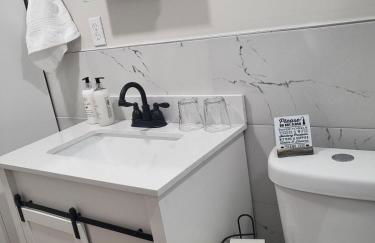 Modern Farmhouse Decor With Washer & Dryer - Foto 20