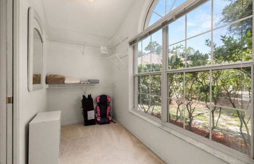 Modern Retreat Pool and Game Room - Foto 54