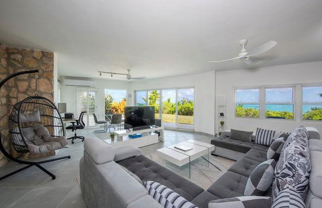 Shoreline Serenity: Secluded Coastal Villa - Foto 19