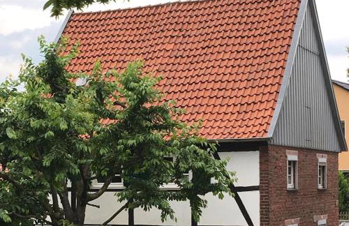 Fachwerkhaus mit Garten nah an Stadt und Natur - Foto 1