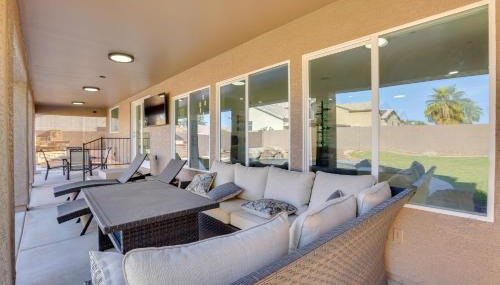 7 Mi to State Farm Stadium Family Home with Pool - Foto 2