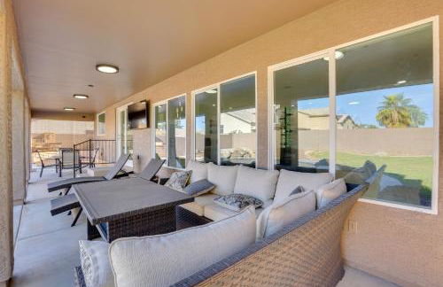 7 Mi to State Farm Stadium Family Home with Pool - Foto 2