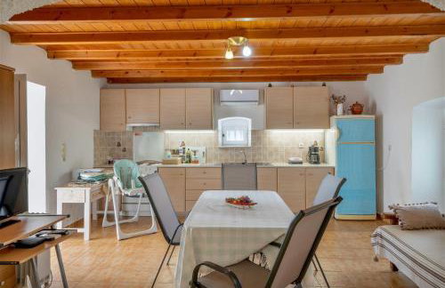 Traditional House in Velies - Photo 10