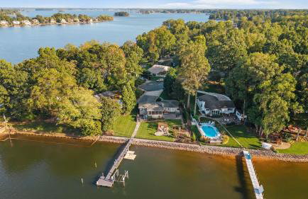 Dock Hot Tub Kayaks on Lake Norman Lakeside Gem by AvantStay - Foto 37