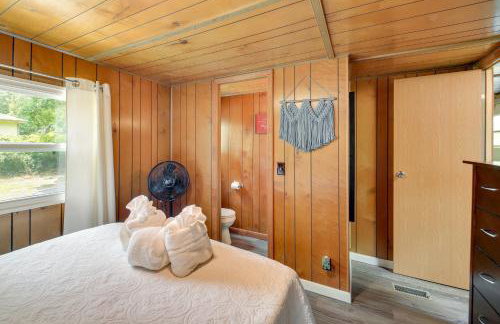 Waterfront Royal Home with Dock and Patio! - Foto 18