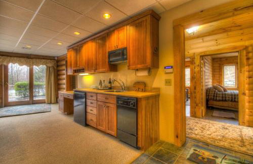 Most Luxury 7000 Sq ft Log Estate with Pool Hot Tub Sauna - Foto 48