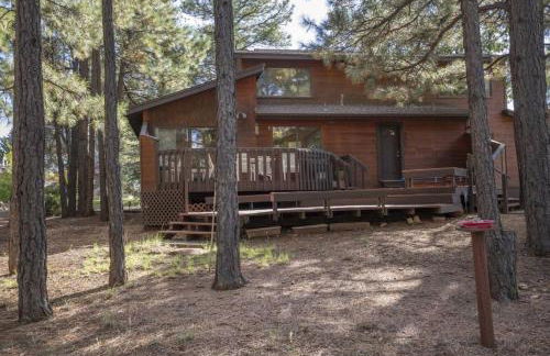 3BR Flagstaff Escape with Deck and Pine Views - Foto 2