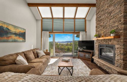 Paddle & Pine - Lake Views & Private Dock Access - Photo 1