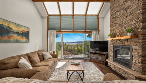 Paddle & Pine - Lake Views & Private Dock Access - Photo 1