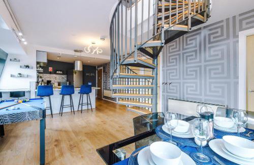 Stylish Penthouse, Free Parking, Pool Table, PS4 - Foto 31