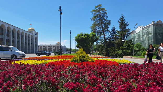 Tour privado por Biskek - Foto 3, Plaza principal en la ciudad