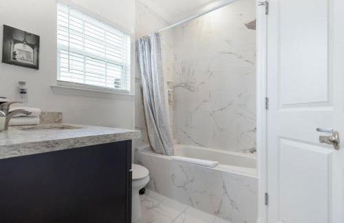 Mid-City 4BR w Pool & Balcony Near Streetcar & FQ - Foto 21