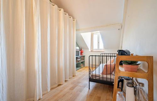 Grande chambre indépendante, charme, calme sur jardin, Nantes centre, accès privé par escalier de l'immeuble, sdb & wc privés, 10 minutes gare et palais des congrès - Photo 6