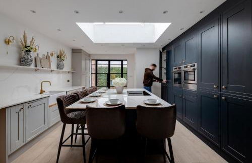 Luxury Georgian Townhouse with Cinema and parking - Photo 27