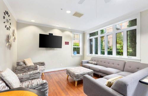 Corner Unit in the middle of it all - 99 Walkscore - Foto 47