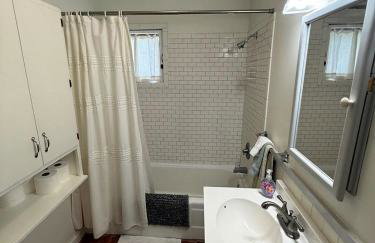 Charming Montana Bungalow with Madison River Views, Steps from Main Street in Ennis, MT - Foto 26