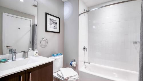 Luxury Apt with Balcony In Seaport - Foto 4