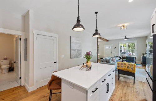 Downtown | Gorgeous | Pet Friendly! - Photo 46