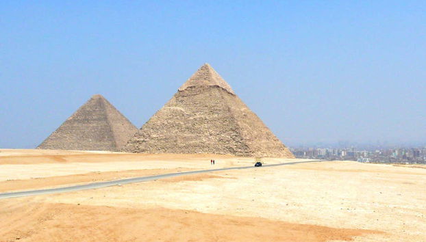 Vistas panorâmicas das pirâmides de Gizé