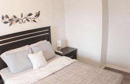 2BR - Parking - 5 Min to North Shore! - Foto 15