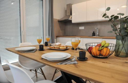 Tony's house in garden - Photo 11