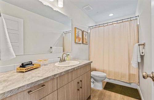 6BR Retreat with Playground Basketball & Sleeps 22 - Foto 30