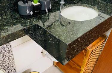 Apartamento a 250 metros da Praia do Sapê e Maranduba - Piscina e Ar condicionado - Foto 17
