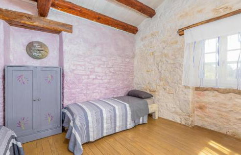 1 Bedroom Beautiful Apartment In Zminj - Photo 16