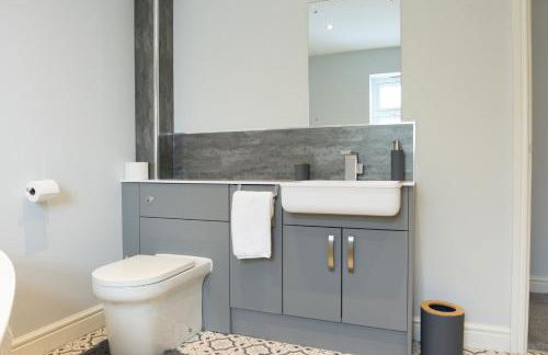 Field View- Amazing 5 bed, Great for contractors and families - Foto 16