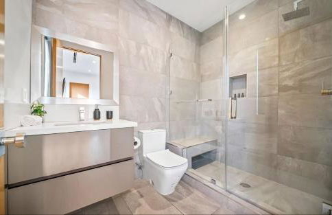 Luxurious Retreat - Modern House with Pool - Photo 45