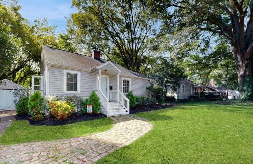 3 Mi to Dtwn Charlotte! Quiet Haven with Fenced Yard - Foto 1