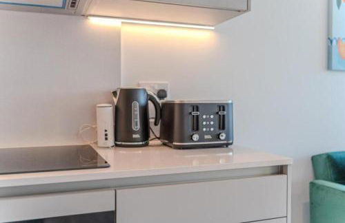 Luxuary 2BR Apt Sleeps 9, Wembley and Park Views - Photo 15