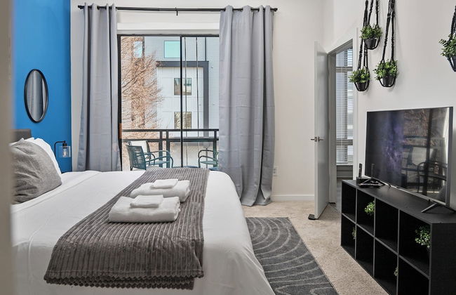 Spacious 2BD With Private Balcony and Free Parking - Foto 19