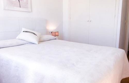 Vistas al mar y la piscina - Foto 17