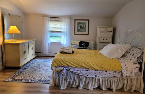 East Granby with AC and WiFi 3 minute to Bradley - Foto 24