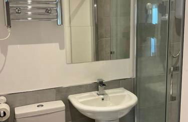 Beautiful private en-suite room with its own entry - Foto 12