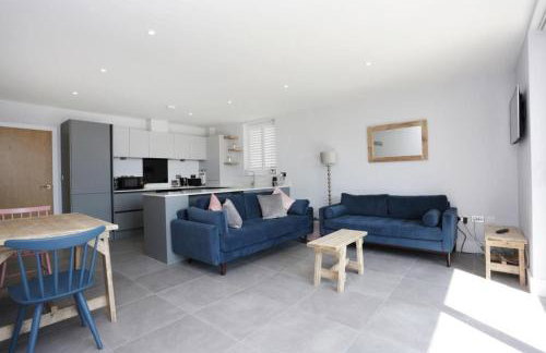 MERAKI 4 by BOURNECOAST - A Modern Apartment with a Patio and Parking - Sea Glimpses - FM8413 - Foto 12