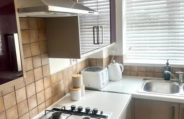 City Centre House - Pet Friendly - Free Parking - 2 Bedroom - Large Garden - Foto 23