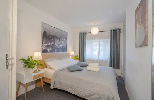 Entire 4-Bed House & Parking, Steps from ICC & Utilita Arena Birmingham & Broad Street - Photo 10