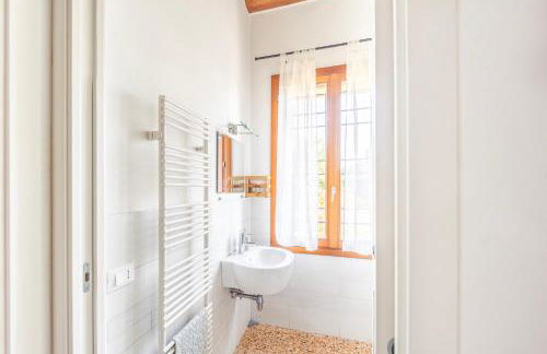 Beautiful Villa With Garden and Private Parking! - Foto 21