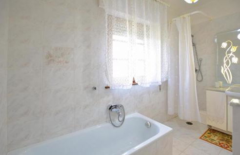 Amazing Home In Capezzano Pianore - Foto 12