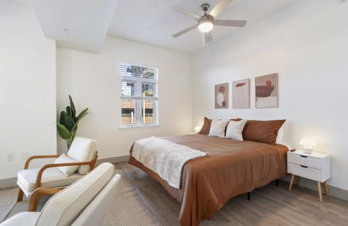 Uptown Luxury - Top Floor King Suite, Free Parking - Foto 4