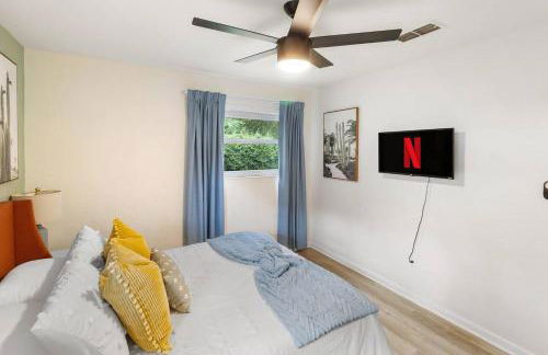 Stylish Condo min from UF & Shands Pets Welcome! - Photo 15