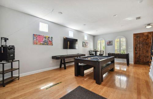 Tampa Private Large House, Game Room & Backyard - Sleeps 12, 4bdr, 3bth, Quiet Community, Near Everything in Tampa & St Pete - Foto 14