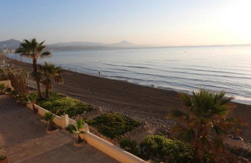 Espectacular Suite Privada a pie de playa y mar en CHALET ROQUETES - Foto 21