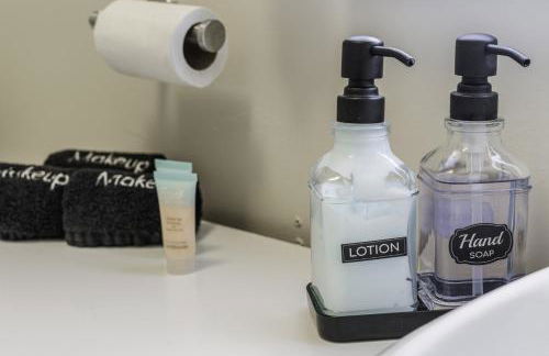 Stockyards- 4min Pet Friendly 3BR Luxe Gem - Foto 104