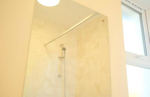 3 Bedroom House by Brookland Stays Serviced Accommodation Short Lets Leeds - Foto 34